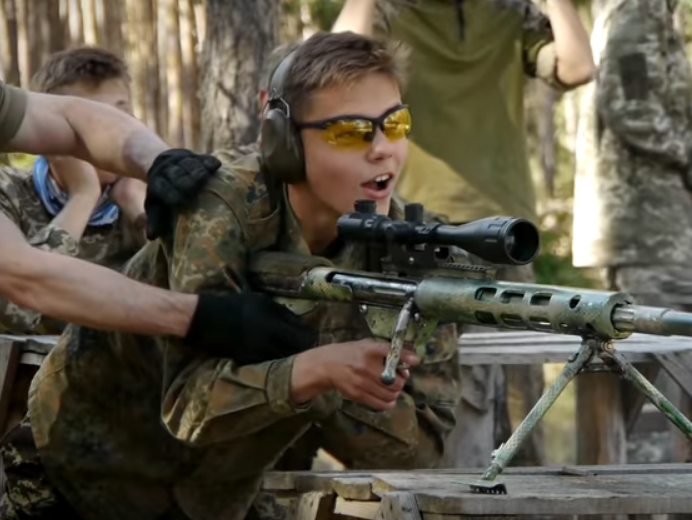 ﻿Російський "Первый канал" розповів, що Ярош учить українських дітей убивати, використовуючи досвід ІДІЛ. Відео 