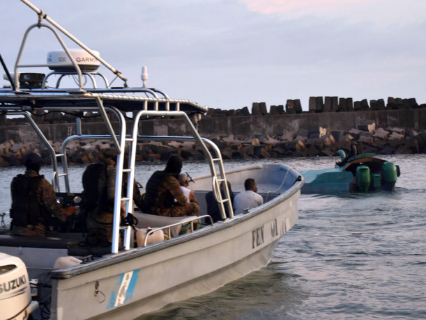 ﻿Армія Гватемали затримала підводний човен, який перевозив 823 кг кокаїну в упаковках із фото Неймара