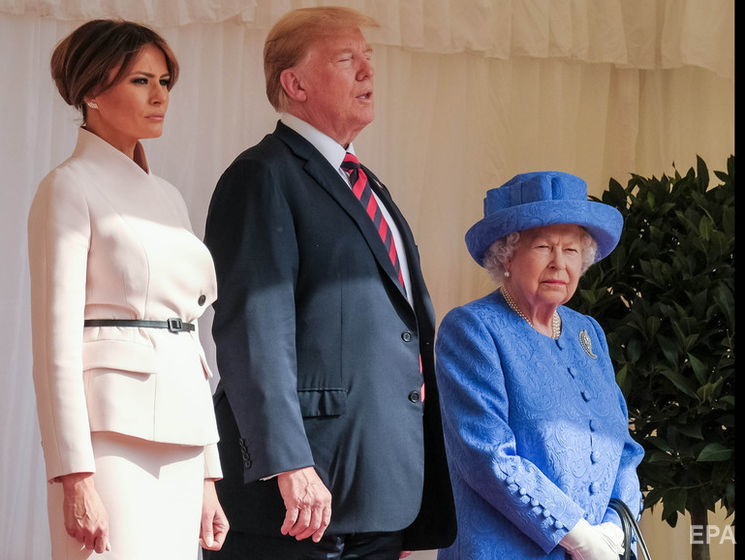 ﻿"Той самий момент, коли ви забули, де залишили королеву Англії". Трамп запізнився на зустріч із Єлизаветою II