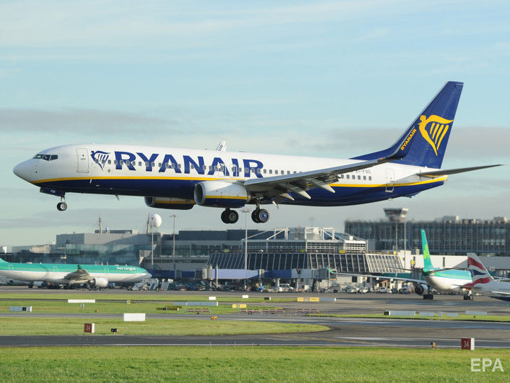 ﻿Літак Ryanair екстрено приземлився у Франкфурті, 33 пасажири звернулися в лікарню