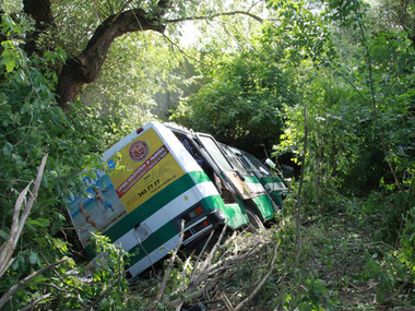 В Хмельницком упал в реку автобус с пассажирами