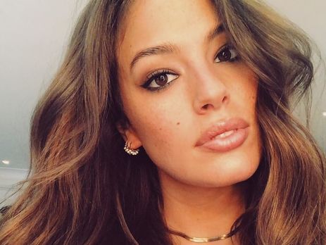 Модель plus size Грэм показала фигуру в бикини