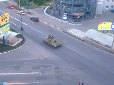 СМИ: Танки из России движутся в сторону Донецка
