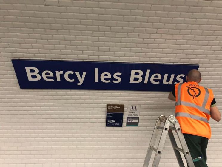 ﻿У Парижі шість станцій метро тимчасово перейменували на честь перемоги на чемпіонаті світу з футболу