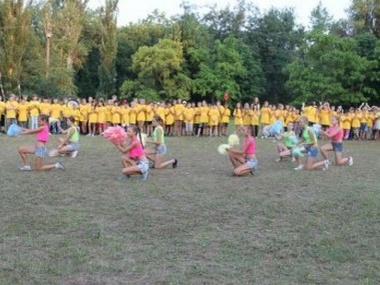 Дети из Снежного, ранее вывезенные в Россию, прибыли в лагерь под Кривым Рогом