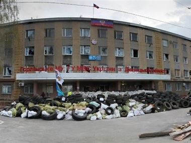 СМИ: В Горловке на крышах захваченных зданий выставили "живой щит" из военнопленных