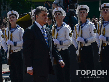 Олланд выразил соболезнования в связи с гибелью десантников в Луганске