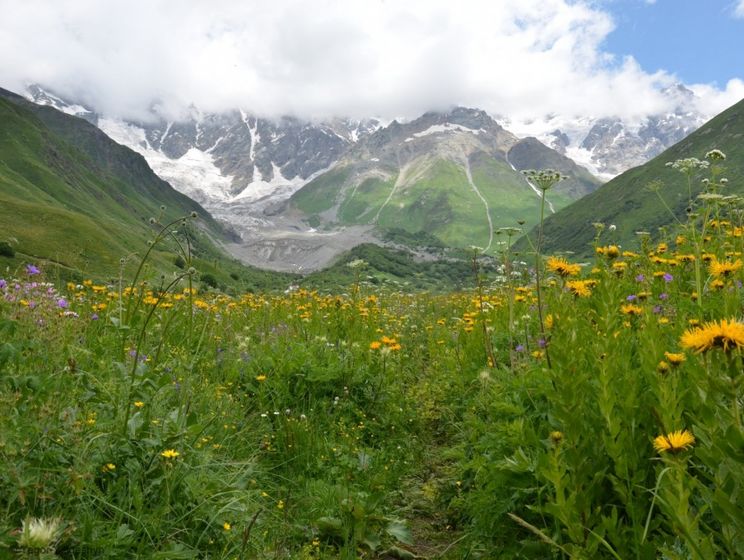 В Грузии в горах потерялись двое украинских туристов