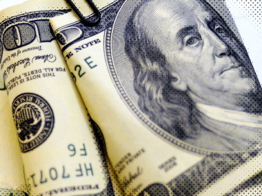 Межбанк: Доллар удерживает свои позиции