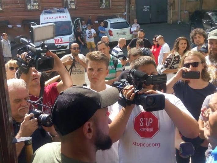 ﻿"Стоп корупції": В Одесі тітушок для штурму медуніверситету збирали від імені МОЗ