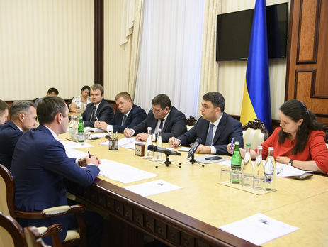 Гройсман: Больше половины планов по ремонту и строительству дорог на 2018 год уже выполнено