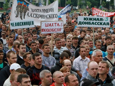 Донецкие шахтеры вышли на митинг против антитеррористической операции. Фоторепортаж