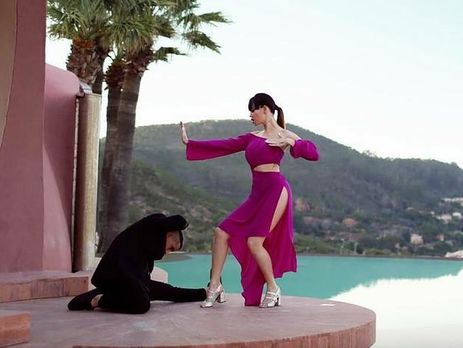 Дорофеева показала, как разучивала танец для совместного с Monatik клипа 