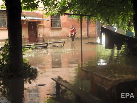 ﻿Злива затопила район метро 