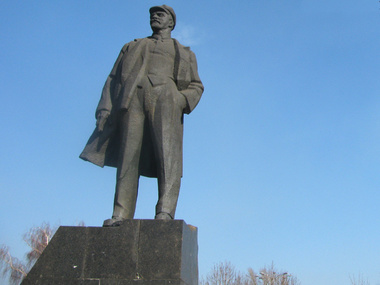 В Херсонской области неизвестные повредили два памятника Ленину