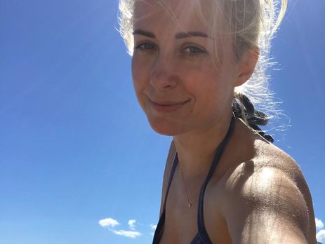 ﻿Тоня Матвієнко показала, як її мама і донька просівають крупи