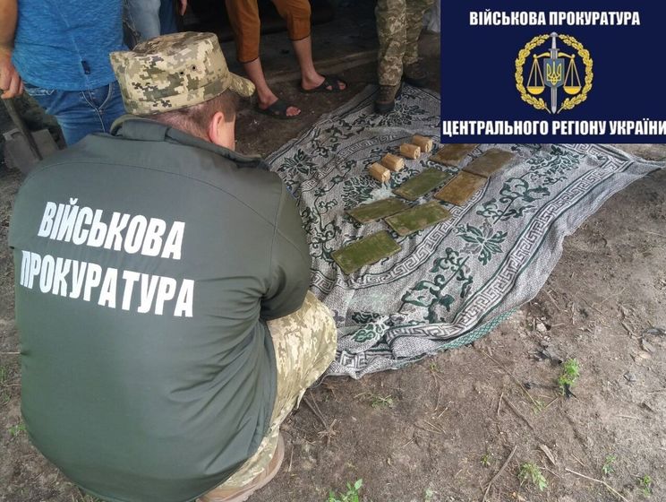 ﻿У Чернігівській області затримали військового-контрактника під час продажу елементів захисту танків і боєприпасів
