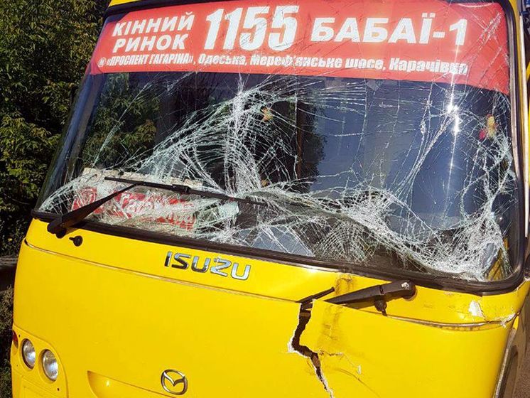 ﻿У Харківській області сталася ДТП за участю пасажирського автобуса і вантажівки, постраждало три людини