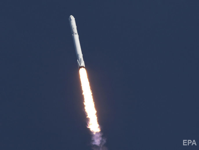 ﻿SpaceX запустила ракету Falcon 9 із десятьма супутниками