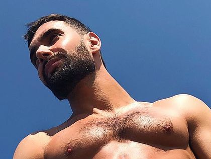 Козловский продемонстрировал бицепсы