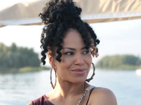 Гайтана оголила пресс и ноги