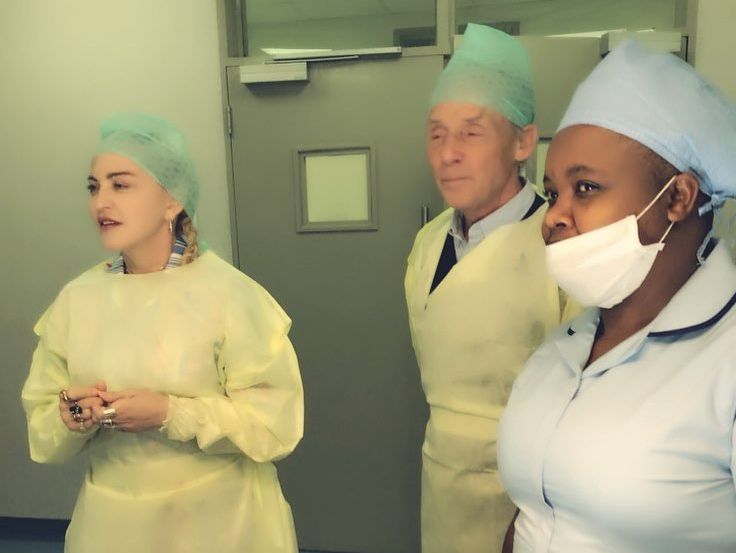Мадонна станцевала в больнице Малави