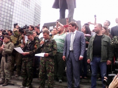 В Донецке боевики приняли присягу на верность "ДНР"