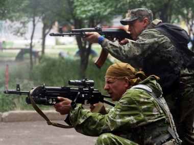 Луганские боевики утверждают, что силы АТО продолжают обстрел их позиций