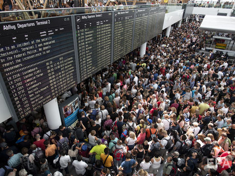 В аэропорту Мюнхена отменили 300 рейсов из-за женщины, которая попала в зону безопасности, не пройдя необходимый контроль