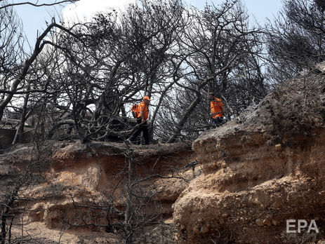 ﻿Рятувальники в Греції і далі шукають зниклих безвісти через лісові пожежі. Фоторепортаж