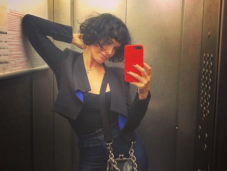 Астафьева примерила образ блондинки