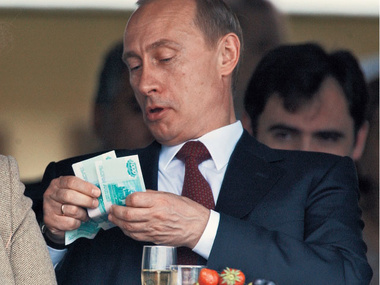 Решение Путина отказаться от права на введение войск в Украину "обвалило" доллар и евро на Московской бирже