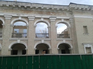 Суд запретил реконструкцию Гостиного двора в Киеве