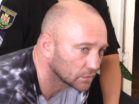 Суд в Житомире арестовал двух подозреваемых в незаконном обращении с оружием, которых полиция назвала лидером и киллером одной из крупнейших банд в Украине