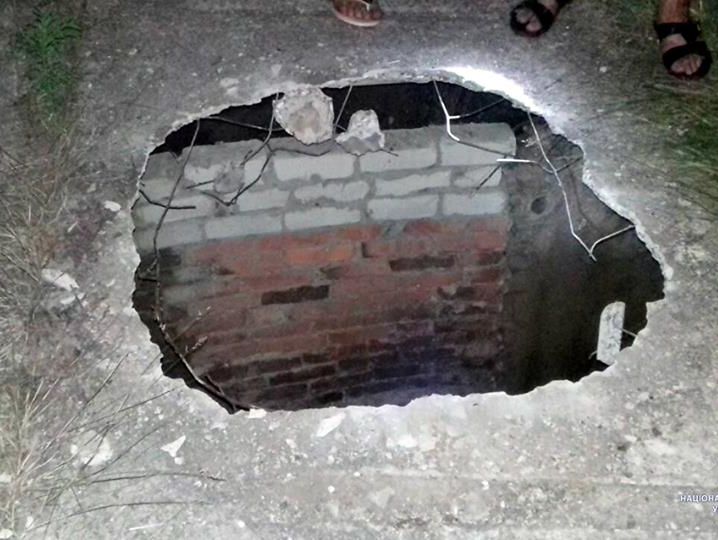 В Харьковской области в канализации на территории воинской части нашли тело военного
