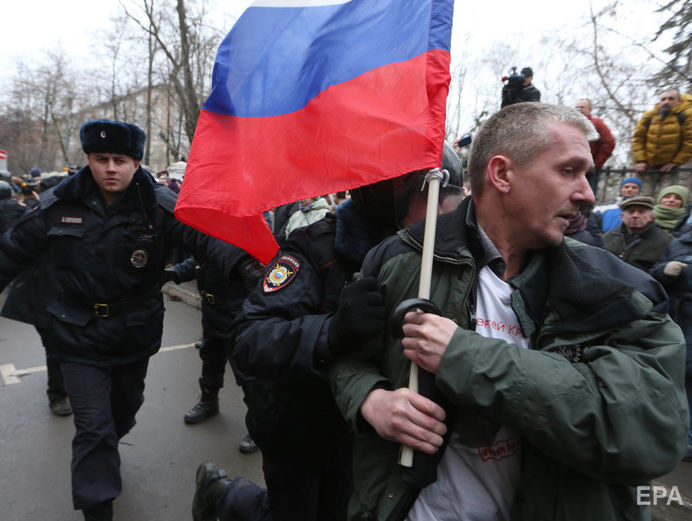 ﻿41% росіян уважає "цілком імовірними" масові протести через падіння рівня життя у РФ – опитування