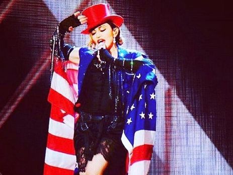 Мадонна в белье снялась для Vogue