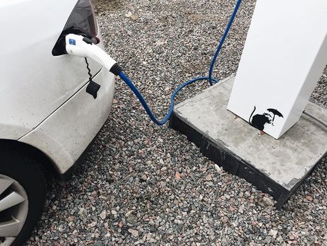 Граффити в Киеве, которые приняли за работы Бэнкси, рисовали украинские дизайнеры