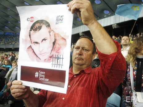 Мать Сенцова: Когда Олега арестовали, его дочку привез в два часа ночи дедушка. Она была в почти невменяемом состоянии, так плакала