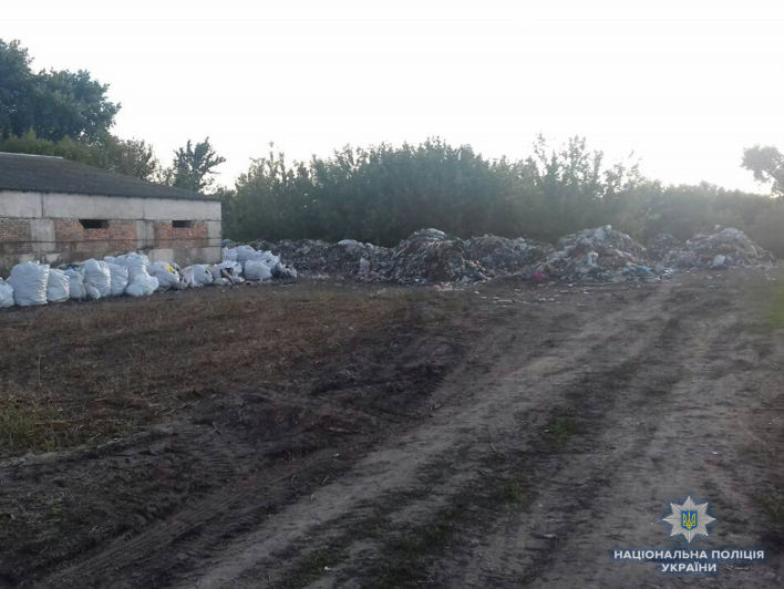 В Кировоградской области обнаружены два грузовика с мусором из Львова &ndash; местные власти