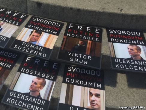 "Освободить путинских заложников". В Праге прошла акция в поддержку украинских политзаключенных