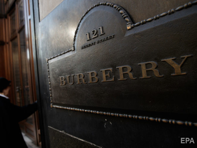 Британский бренд Burberry впервые за 20 лет сменил логотип