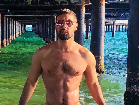 Козловский показал тело без трусов