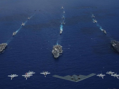 США проводят крупнейшие в мире военно-морские учения без участия России