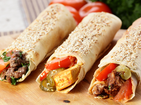 Под Киевом 18 человек отравились шаурмой