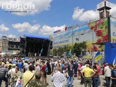 На Майдане прошло Вече, посвященное перемирию с террористами. Фоторепортаж