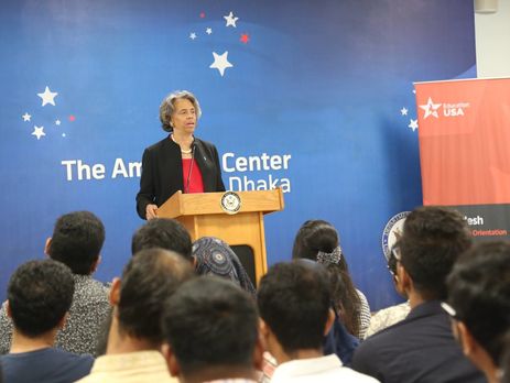 ﻿У Бангладеш напали на машину з послом США – американське посольство