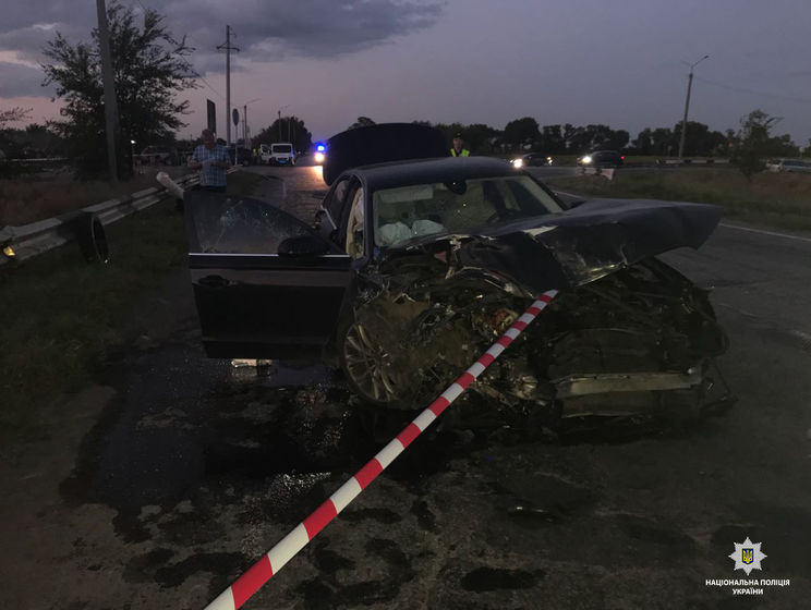 ﻿У Дніпропетровській області автобус зіткнувся з авто: дві людини загинули, ще 13 постраждали
