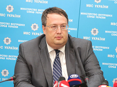 Советник главы МВД Геращенко: Подъезды к Луганскому аэропорту заминированы
