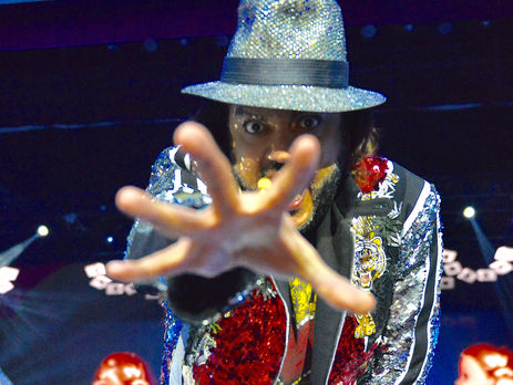 Киркоров приобрел вертолет, украшенный перьями